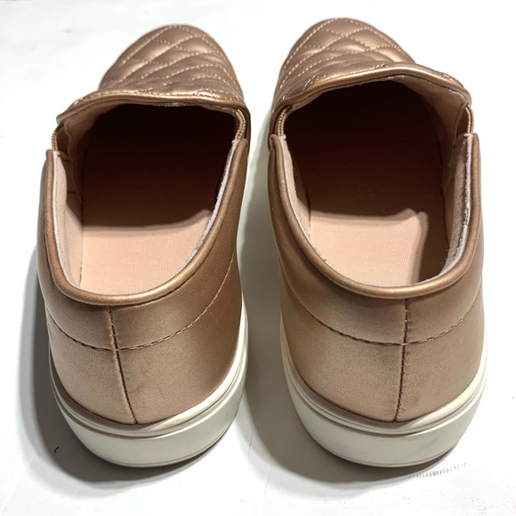 Like New Aldo Rose Gold Quilted Slip On Semi Platform Loafer Size 6 - Picture 6 of 11